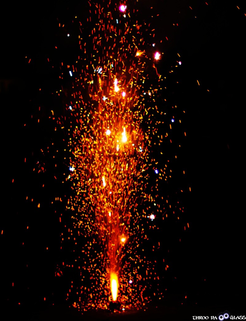 sparks,firework,flowerpots,crackers,colors,Diwali,light,macro,praveen,pravs,through the looking glass,throo da looking glass,phenomenon,bangalore,blog