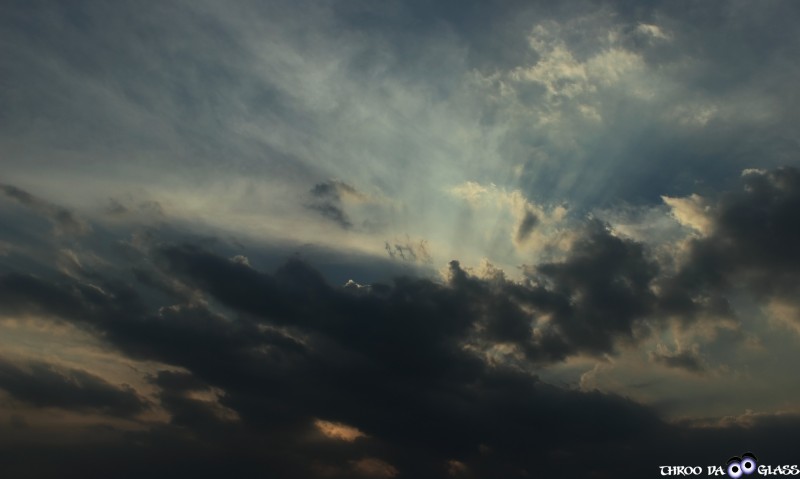 skywatch,clouds.sky,friday_skywatch,dark,praveen,karnataka,bangalore,throo da looking glass